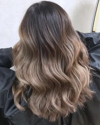 セミロング 穐田 司樹のヘアスタイル