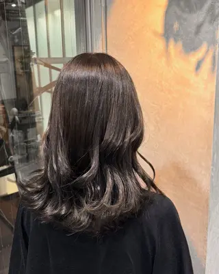 ミディアム カラー 川口 夏歩のヘアスタイル