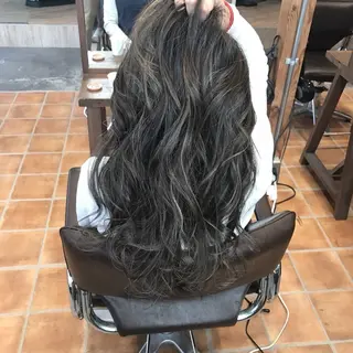 ロング カラー RISE SWELL 江坂momoneのヘアスタイル