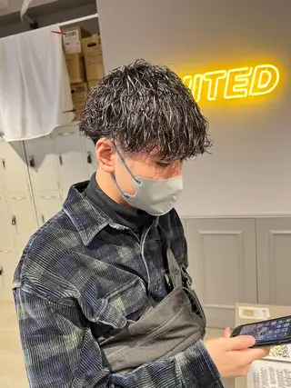 ミディアム パーマ メンズ メンズパーマ特化 TAIGAのヘアスタイル