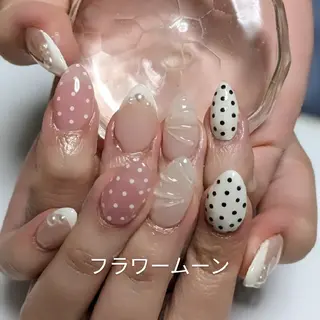 ネイル フラワー ムーンのネイルデザイン