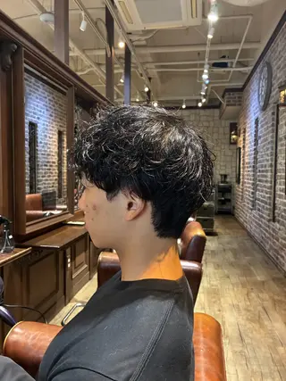 パーマ メンズ 縮毛矯正／艶カラー アオキタイキのヘアスタイル