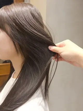 セミロング カラー 堀江 奈央のヘアスタイル