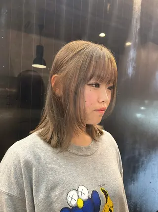 ミディアム tiel 小山莉々のヘアスタイル