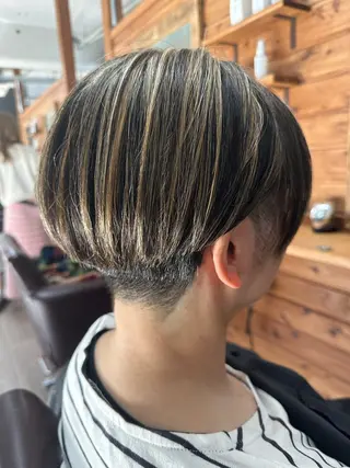 ショート ハットリ 代表のヘアスタイル