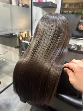 セミロング TAKAMI 髪と爪を同時に施術のネイルデザイン