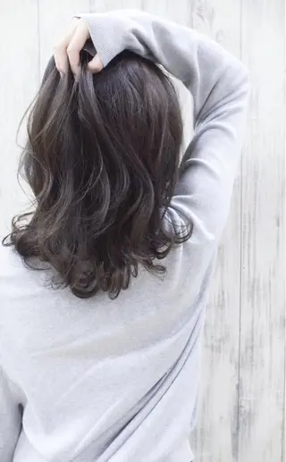 セミロング 鈴木 悠のヘアスタイル