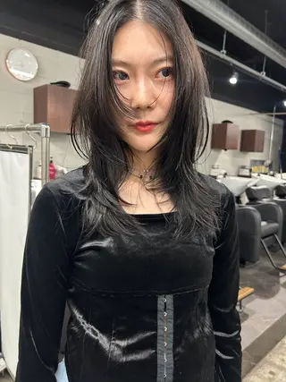 ロング カラー pia 薬院のヘアスタイル