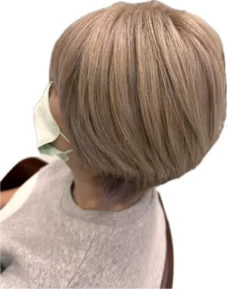 ショート 透明感カラー KATSURENのヘアスタイル