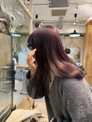 セミロング カラー ミルクティー× グレージュMOMOのヘアスタイル