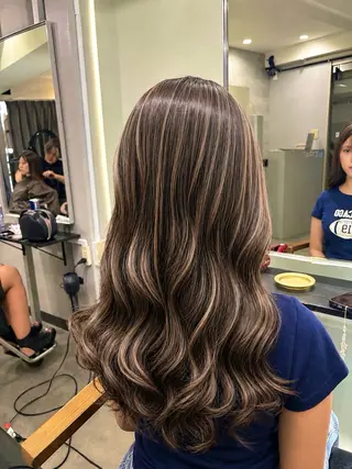 ロング 🎀HIKARI🎀 ハイライト➕レイヤーのヘアスタイル