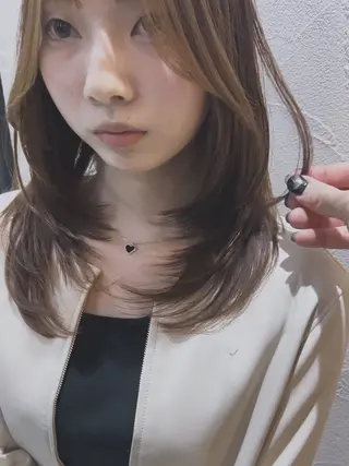 セミロング レイヤーカット|高崎 |艶カラー|剣持友希のヘアスタイル