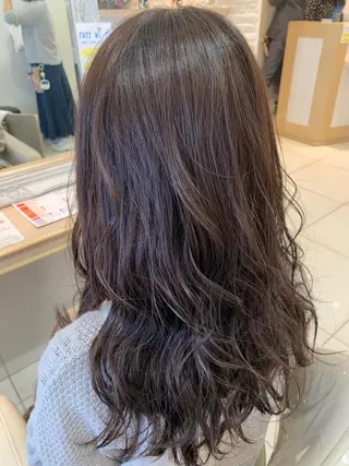 ロング カラー 鈴木 華枝のヘアスタイル