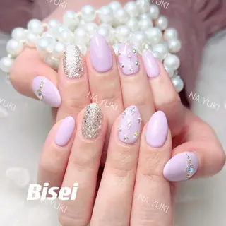 ネイル 🦋 Queenieのネイルデザイン