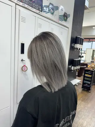 ミディアム 横浜🦋ハイトーン 🫐シャドウルーツのヘアスタイル