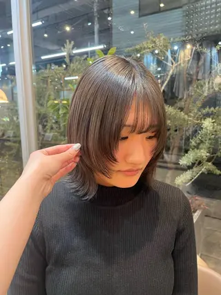 ミディアム 相田 佳乃のヘアスタイル