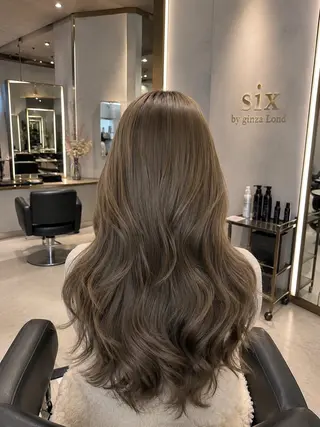 ロング Hiyori /艶カラーのヘアスタイル