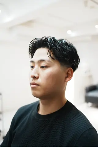 パーマ メンズ SHIZUKU アクティブショートのヘアスタイル