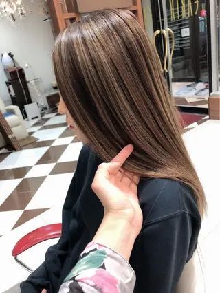 ロング カラー 齋藤 佳以のヘアスタイル