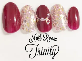 ネイル Trinity ネイリストスタッフのネイルデザイン