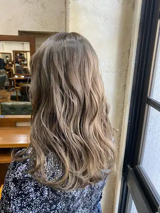 セミロング カラー マンツーマン 美容師💚コウブチのヘアスタイル