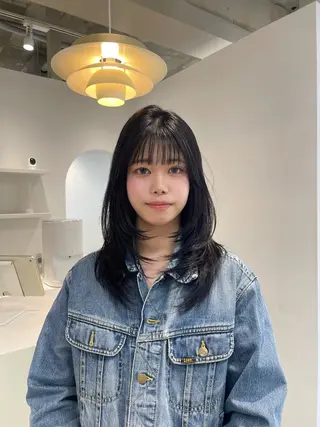 ミディアム H I ＮＡのヘアスタイル