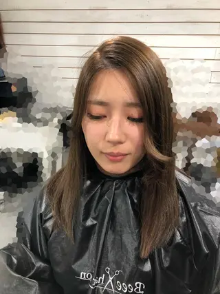 セミロング カラー ヘアアレンジ 🦋美髪／エクステ 🦋アベイクミのヘアスタイル