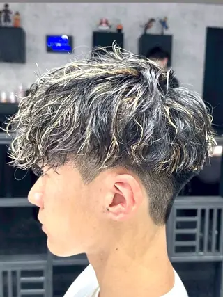 カラー パーマ メンズ ツイスパ/フェザー パーマ特化🔥真裟斗のヘアスタイル