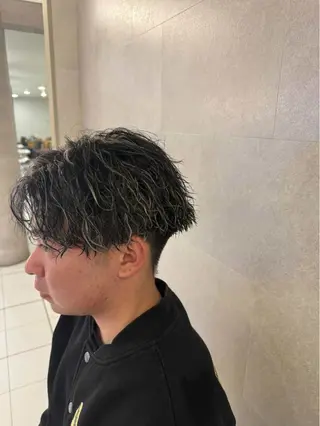 カラー パーマ メンズ 郡山駅前メンズ特化 岩﨑大翼のヘアスタイル