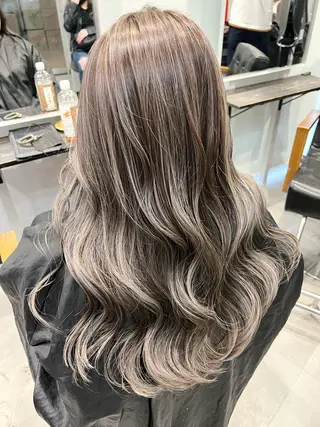 セミロング KYOKO 【Bear】のヘアスタイル