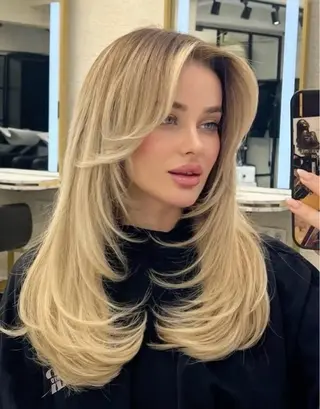ロング YOLO 渋谷 konaのヘアスタイル