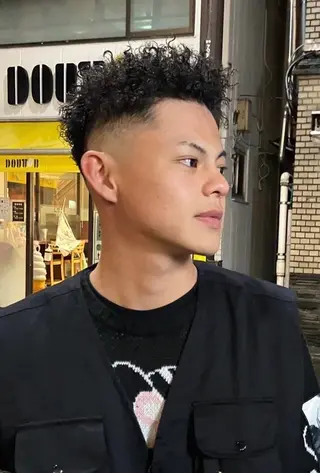 ショート パーマ メンズ 坂本 虹昂のヘアスタイル