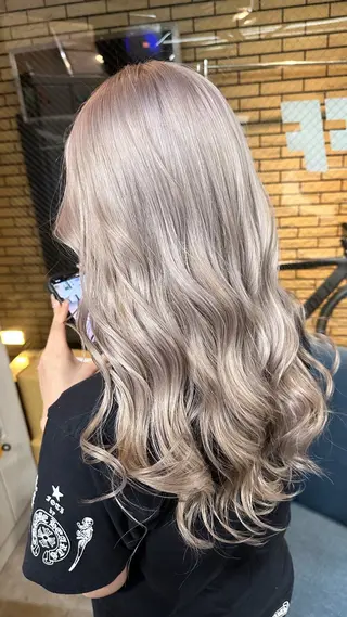 ロング カラー 難波ブリーチカラー 伊藤洋輝のヘアスタイル