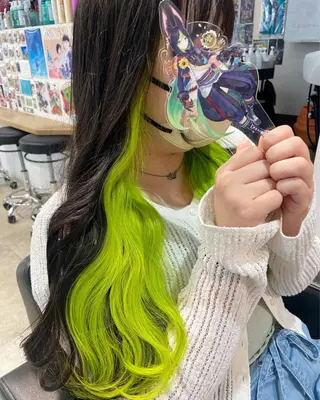 ロング カラー インナーカラー 推し ブリーチ 髪質改善のヘアスタイル