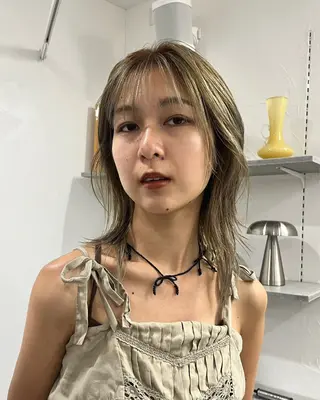 セミロング イシイ モエカのヘアスタイル