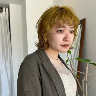 ショート カラー 的場 莉音のヘアスタイル