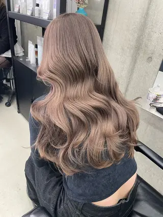 カラー Asami／名古屋／ ハイトーン／デザインのヘアスタイル