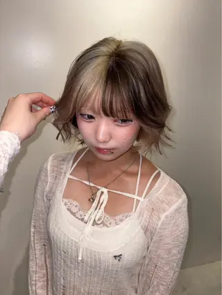 ミディアム カラー ヨシノ マナウのヘアスタイル