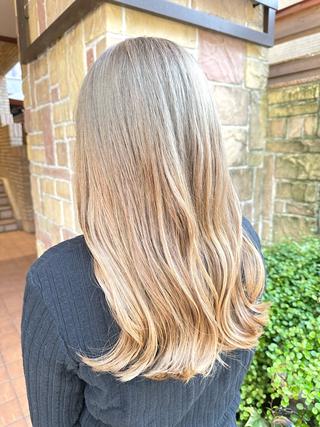 ロング カラー 西出 茉燦のヘアスタイル
