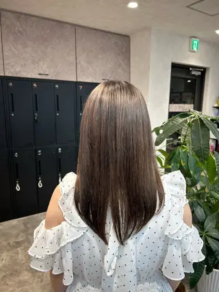 カラー 牧 由貴花のヘアスタイル