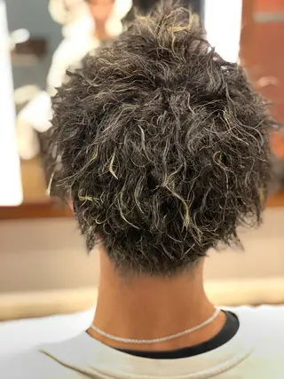 ショート カラー パーマ メンズ レオン澄川 齊藤のヘアスタイル