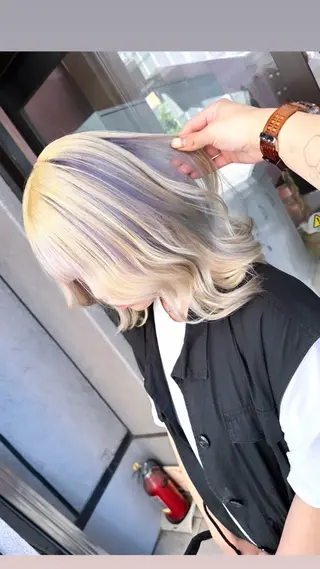 セミロング カラー ブリーチ特化🌈 MANATOのヘアスタイル