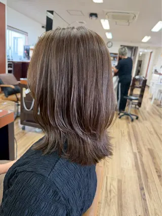 ミディアム 赤嶺 雅姫のヘアスタイル