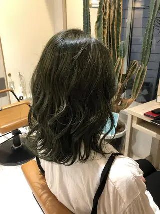 ミディアム カラー あだち ゆかのヘアスタイル