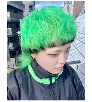 ショート カラー TSUNO🦖 派手髪/オタク美容師のヘアスタイル
