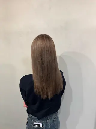 カラー もも ボブ/艶カラーのヘアスタイル