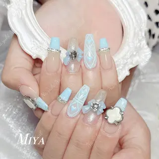 ネイル 🦋 Queenieのネイルデザイン