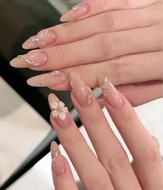 ネイル Lynn_ Nailのネイルデザイン
