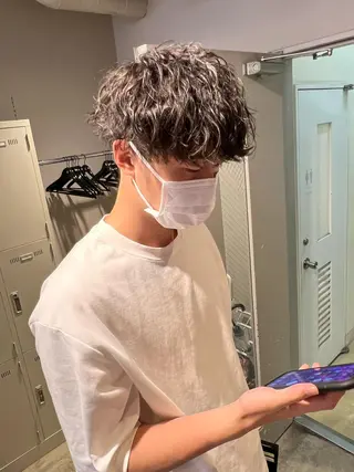 ショート カラー パーマ メンズ メンズパーマ特化 TAIGAのヘアスタイル