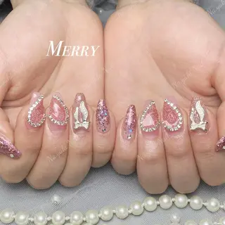 ネイル 🦋 Queenieのネイルデザイン